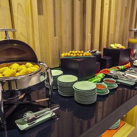 Harris Hotel Raya Kuta Lombok Dış mekan fotoğraf