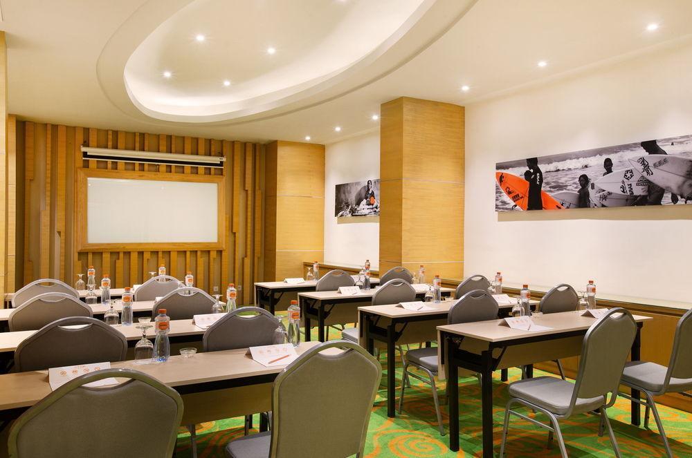 Harris Hotel Raya Kuta Lombok Dış mekan fotoğraf