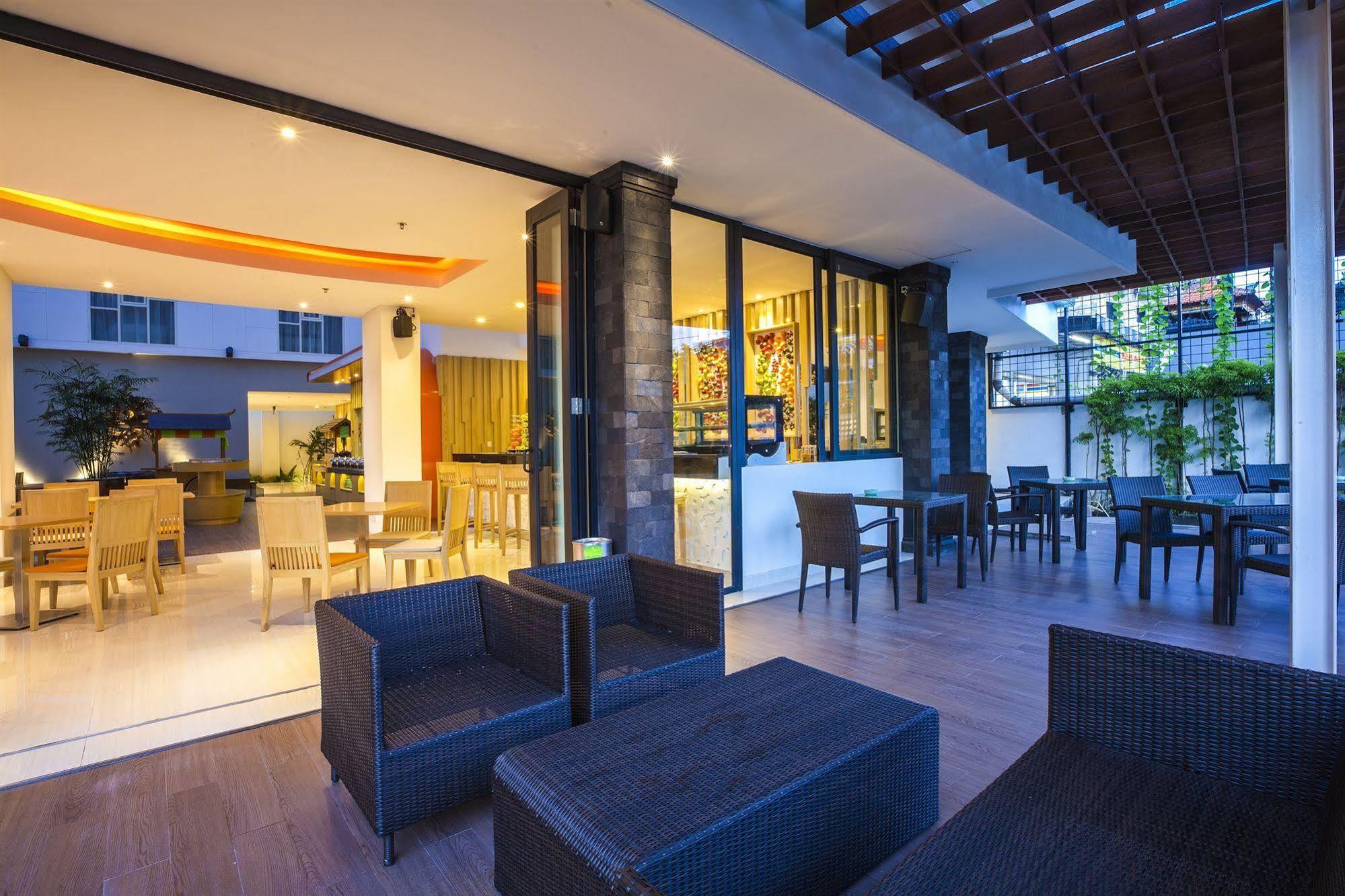 Harris Hotel Raya Kuta Lombok Dış mekan fotoğraf
